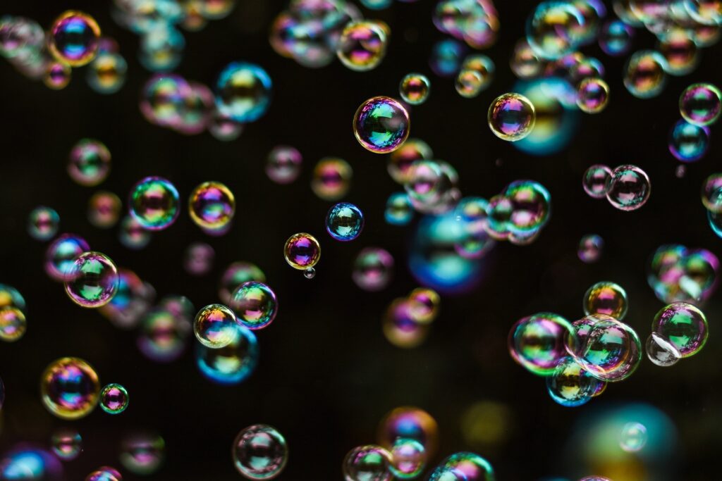 Des bulles en suspension, symbolise les connexions de nous-même avec un tout plus grand